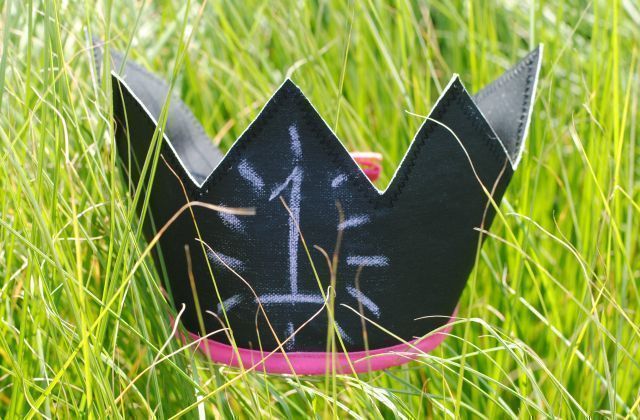 DIY; birthday crown from chalk fabric